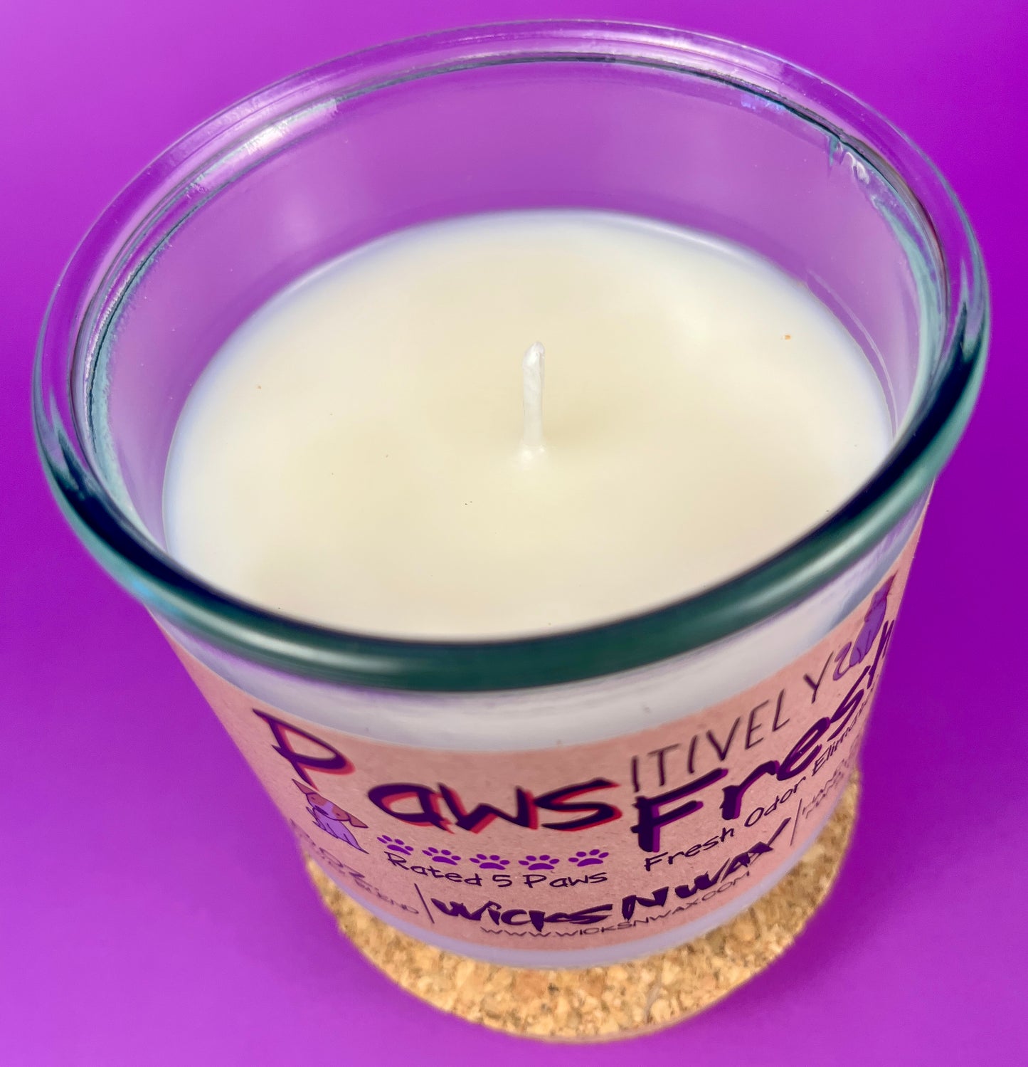 Recycled glass candle with white wax and cork lid, paw-themed front design