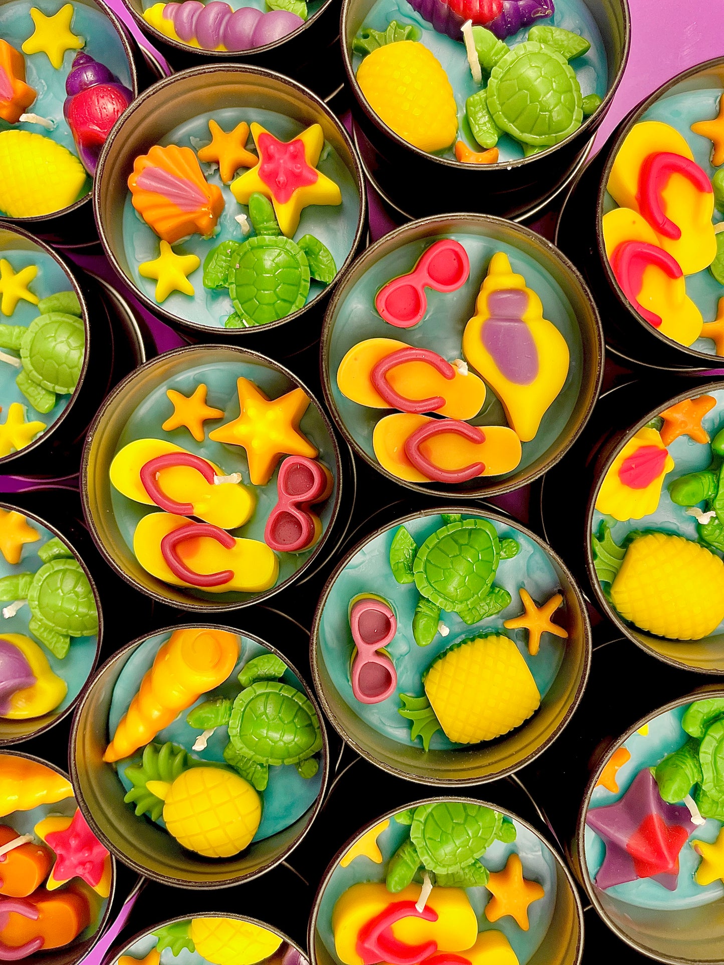 Small sea-themed wax tin with starfish, shell pieces, and green sea turtle shapes