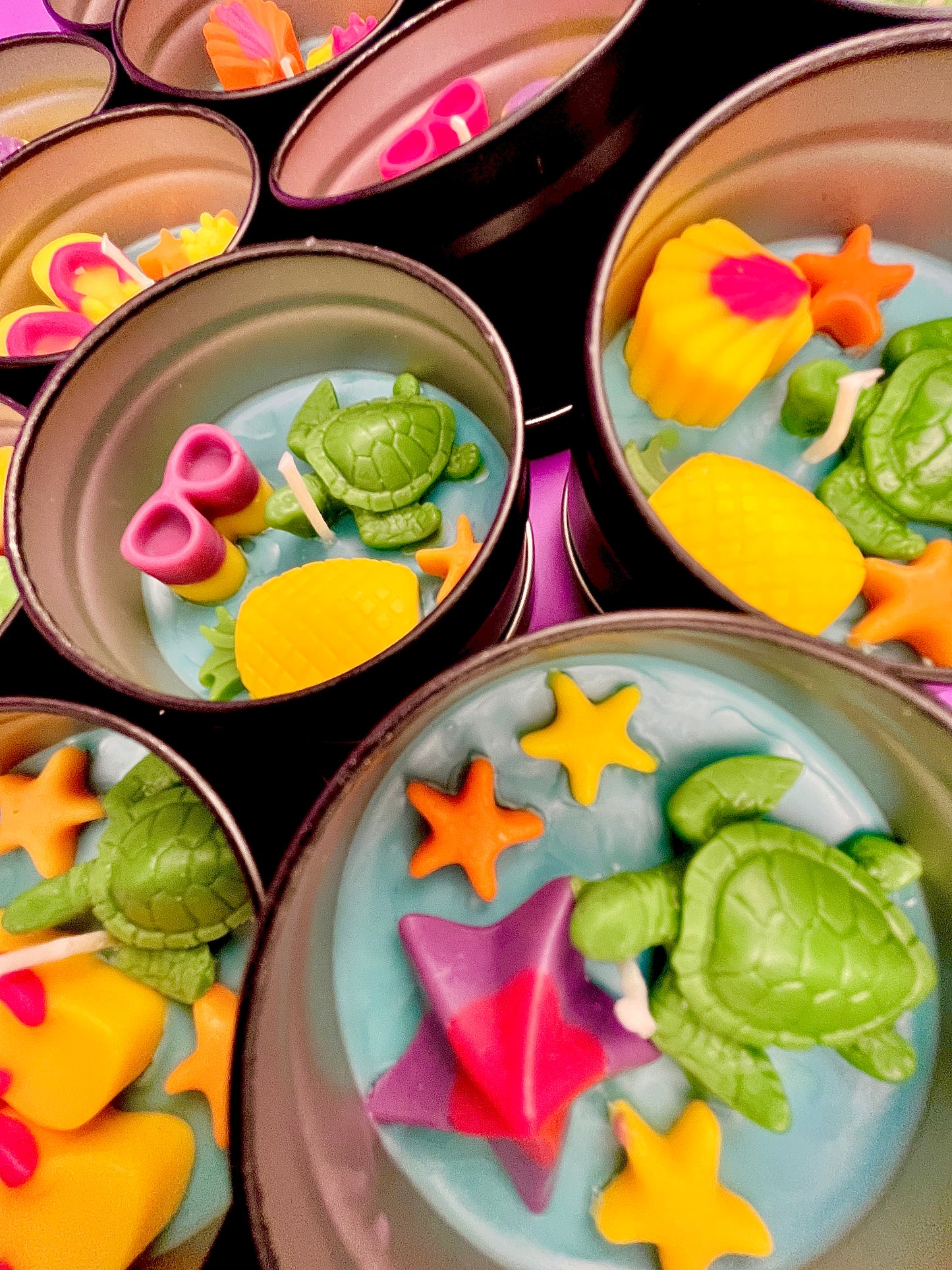 Small round wax melt tin with sea turtle, starfish, and bright seashell shapes