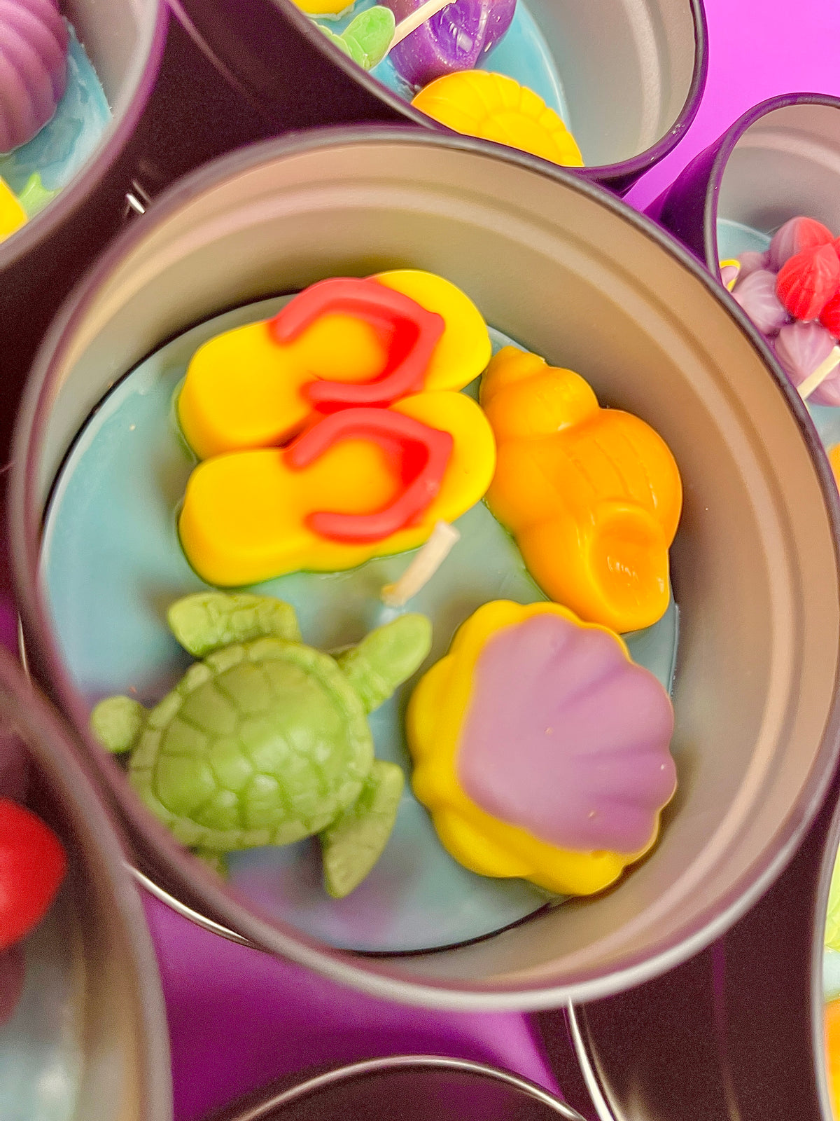 Large Sea Art tin with number-shaped starfish, turtle and seashell wax pieces
